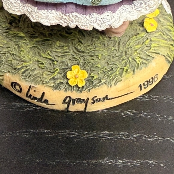 2 Linda Grayson 1996 Charming Bear Figurines Emily Cynthia With Floral Accents - Picture 4 of 11